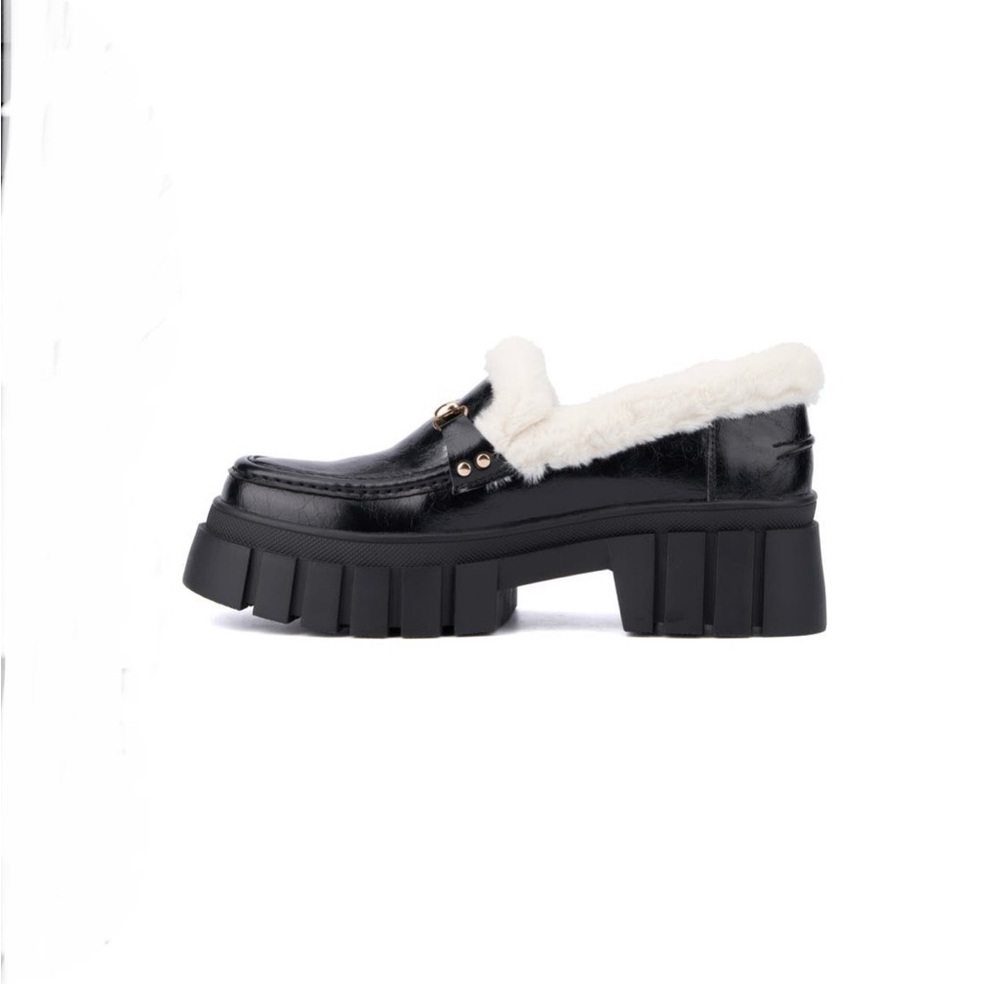 New York & Co Seraphina Faux Fur Trim Lug Sole Loafer - Picture 4 of 5